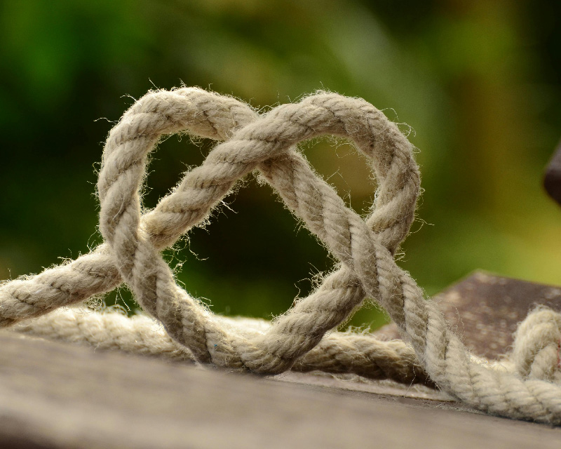 Rope tied into a hear rope; Robin Kinney is a therapist with Heart Counseling LLC