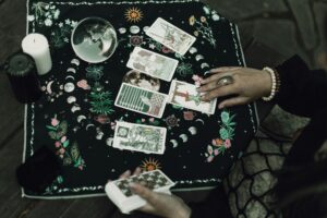 Anxiety therapist near me image of tarot cards and a crystal ball representing uncertainty and attempts to predict the future.